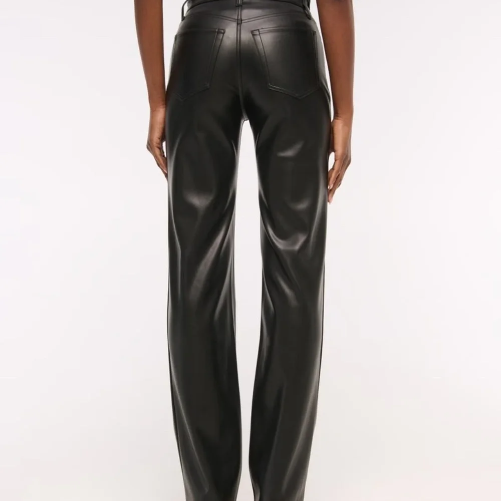 ABERCROMBIE & FITCH 90'S RELAXED VEGAN LEATHER CURVE LOVE PANTS 32 - Picture 3 of 9
